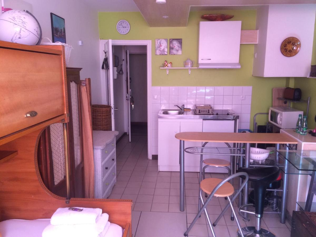 Studio Pigalle De 25 M2 - 2 Lits Simples Type Gigogne Pour 2 Personnes - Coeur Touristique De Paris - 2 Minutes De La Station Metro Pigalle ,Petit Train Vers La Butte Montmartre-Cabarets Moulin Rouge,Chez Michou-Restaurants Bouillon Pigalle,Berliner Eksteriør billede