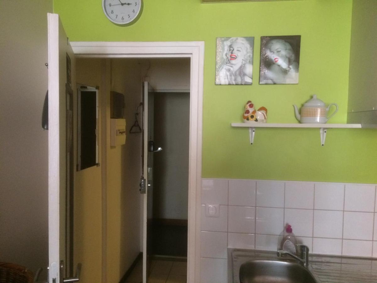 Studio Pigalle De 25 M2 - 2 Lits Simples Type Gigogne Pour 2 Personnes - Coeur Touristique De Paris - 2 Minutes De La Station Metro Pigalle ,Petit Train Vers La Butte Montmartre-Cabarets Moulin Rouge,Chez Michou-Restaurants Bouillon Pigalle,Berliner Eksteriør billede