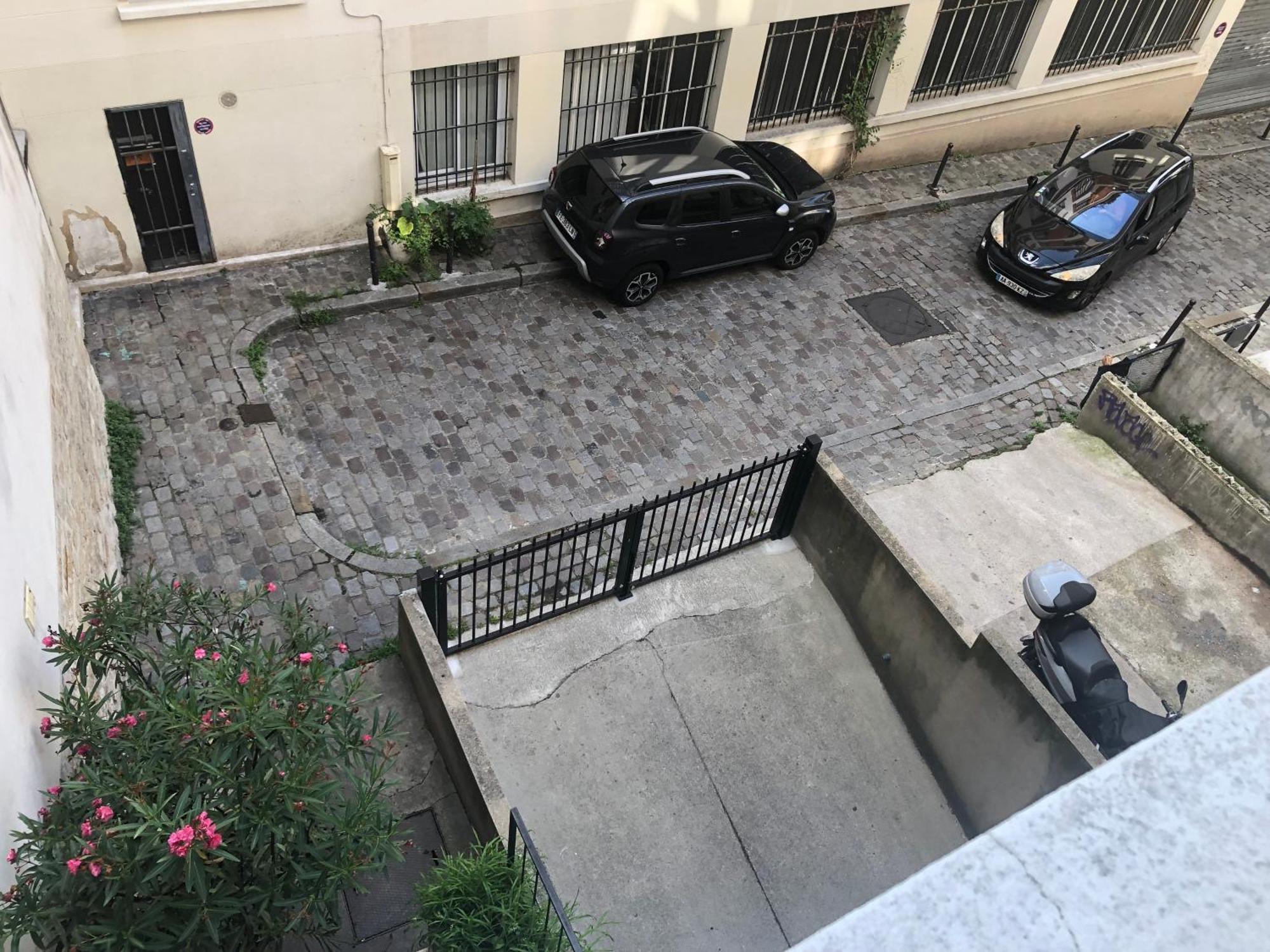 Studio Pigalle De 25 M2 - 2 Lits Simples Type Gigogne Pour 2 Personnes - Coeur Touristique De Paris - 2 Minutes De La Station Metro Pigalle ,Petit Train Vers La Butte Montmartre-Cabarets Moulin Rouge,Chez Michou-Restaurants Bouillon Pigalle,Berliner Eksteriør billede