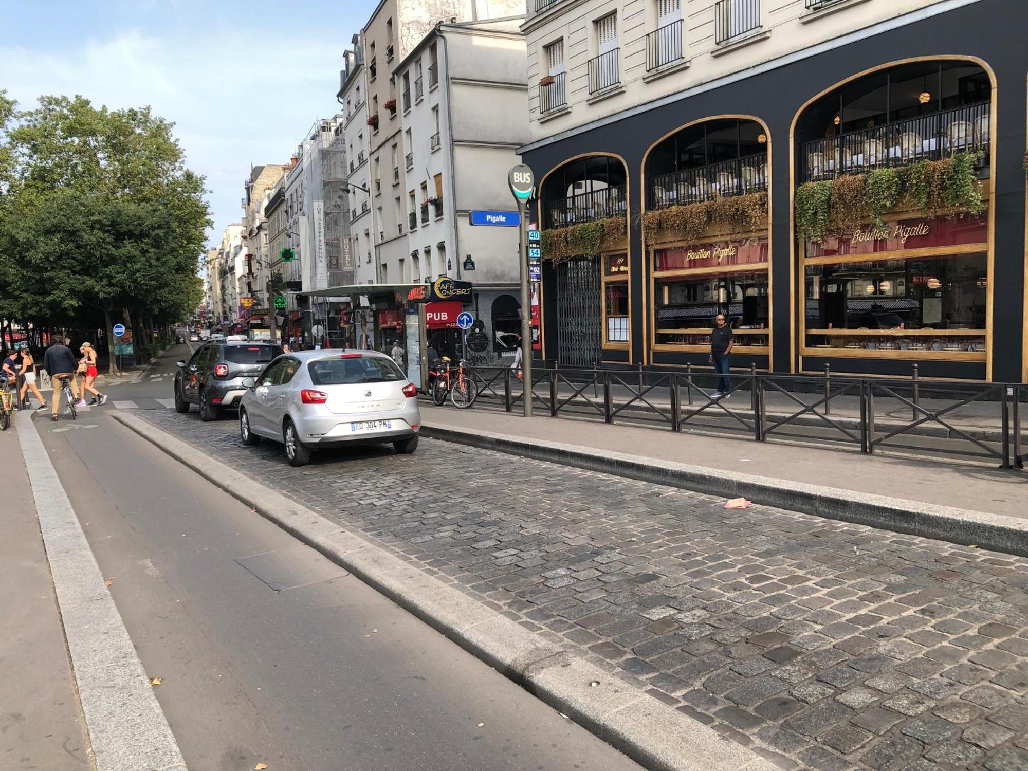 Studio Pigalle De 25 M2 - 2 Lits Simples Type Gigogne Pour 2 Personnes - Coeur Touristique De Paris - 2 Minutes De La Station Metro Pigalle ,Petit Train Vers La Butte Montmartre-Cabarets Moulin Rouge,Chez Michou-Restaurants Bouillon Pigalle,Berliner Eksteriør billede