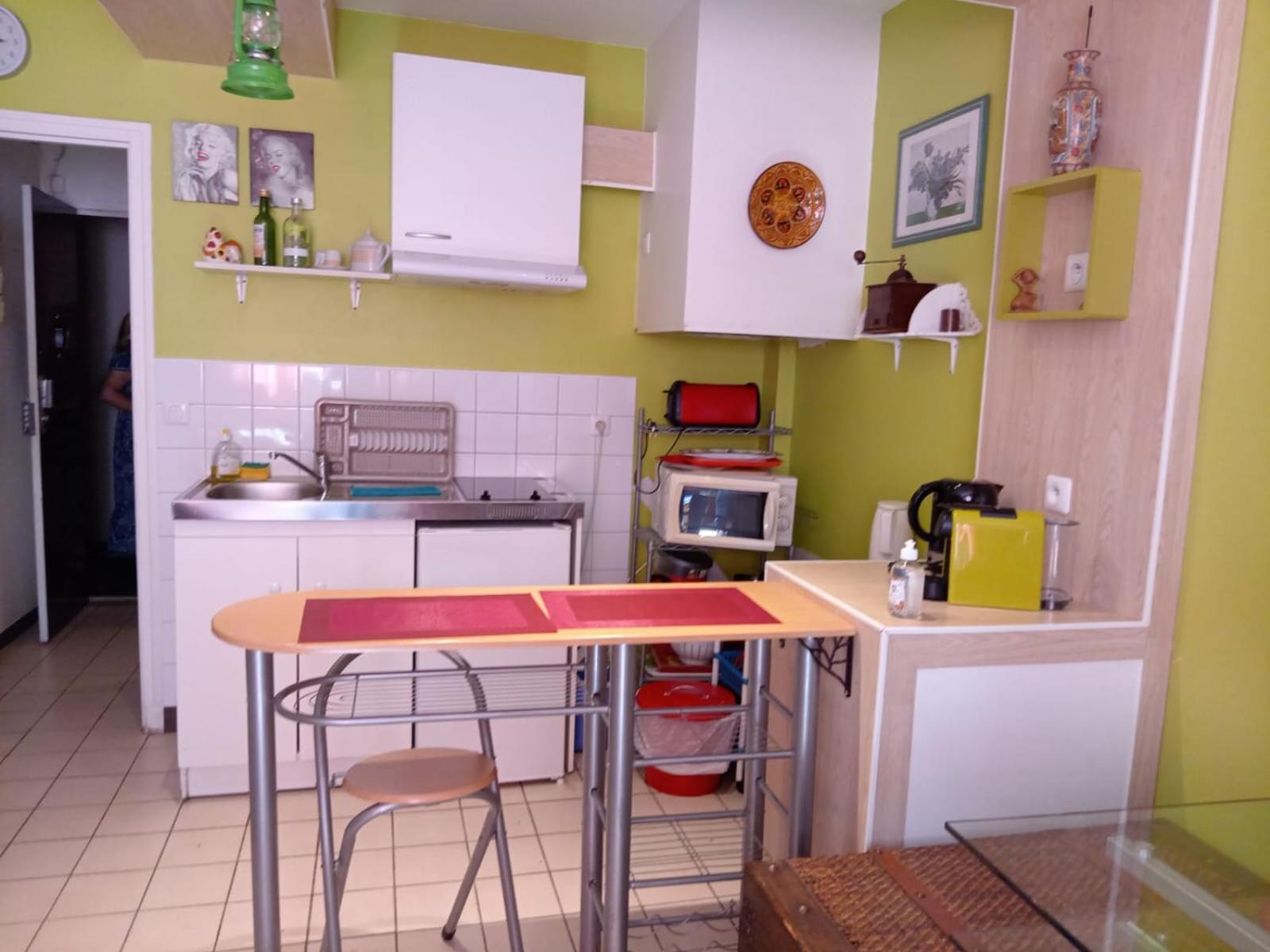 Studio Pigalle De 25 M2 - 2 Lits Simples Type Gigogne Pour 2 Personnes - Coeur Touristique De Paris - 2 Minutes De La Station Metro Pigalle ,Petit Train Vers La Butte Montmartre-Cabarets Moulin Rouge,Chez Michou-Restaurants Bouillon Pigalle,Berliner Eksteriør billede