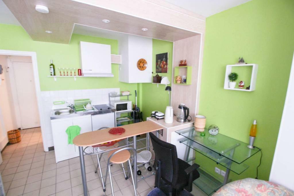 Studio Pigalle De 25 M2 - 2 Lits Simples Type Gigogne Pour 2 Personnes - Coeur Touristique De Paris - 2 Minutes De La Station Metro Pigalle ,Petit Train Vers La Butte Montmartre-Cabarets Moulin Rouge,Chez Michou-Restaurants Bouillon Pigalle,Berliner Eksteriør billede